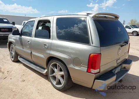 2002 Cadillac Escalade Standard z USA, uszkodzony, nr VIN 1GYEK63N62R229236